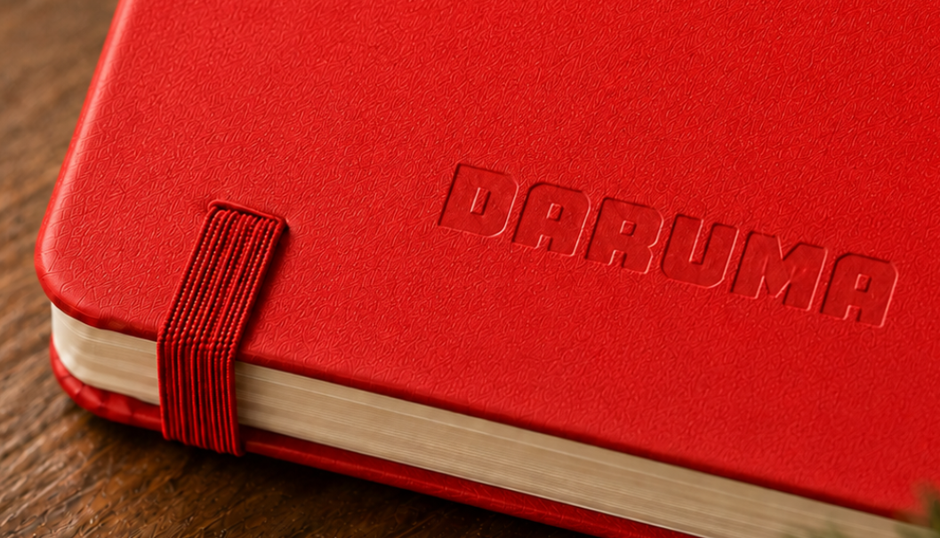 Carnet rouge, logo DARUMA gaufré sur la couverture#Format_Petit format - rouge